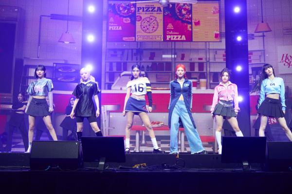 Lightsum performs 'Ho<em></em>ney or Spice' at a press co<em></em>nference in Seoul on Wednesday. (Cube Entertainment)
