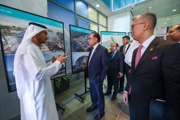 PM Anwar visits Masdar City